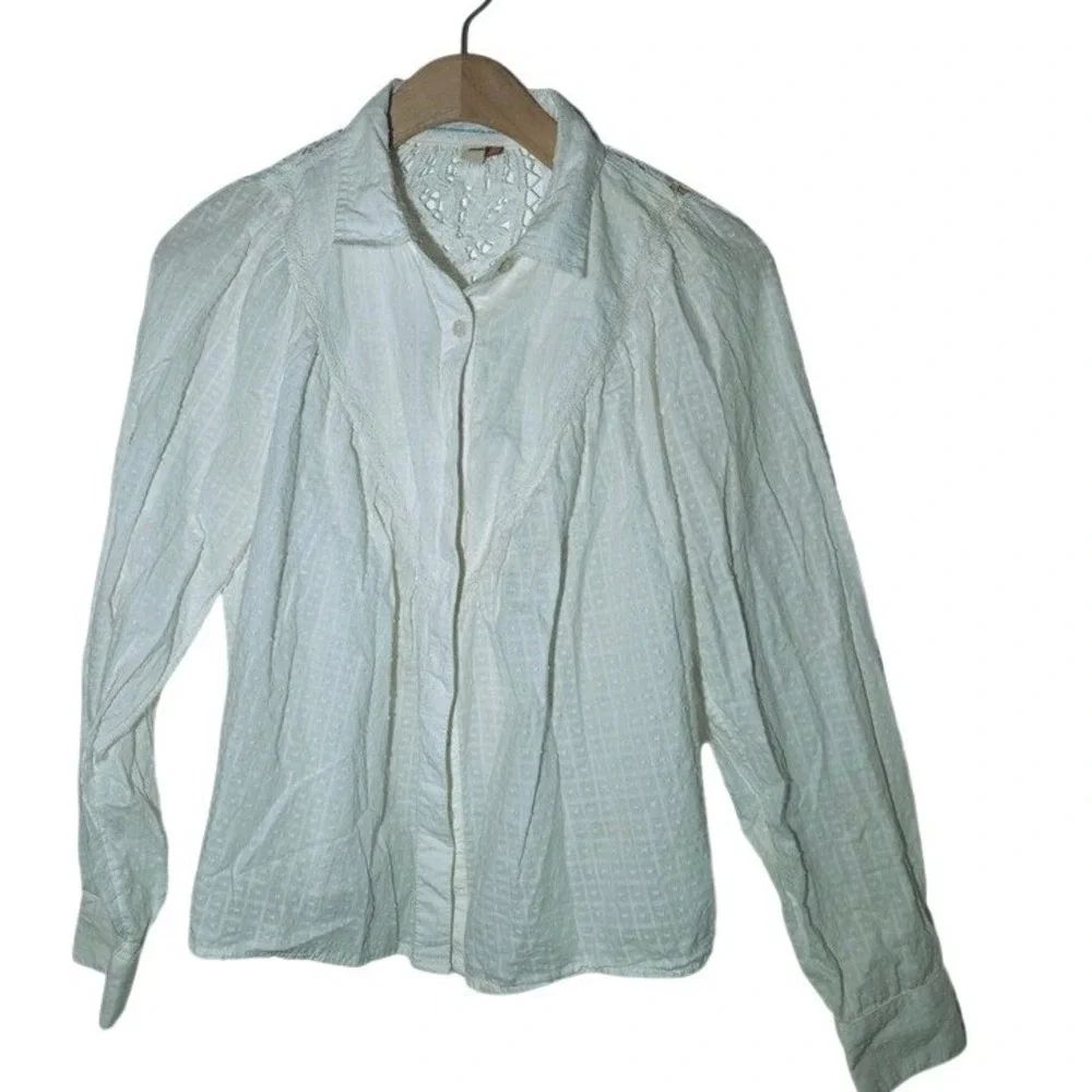 White Textured Button Up Shirt with Lace Back Detail xs Read